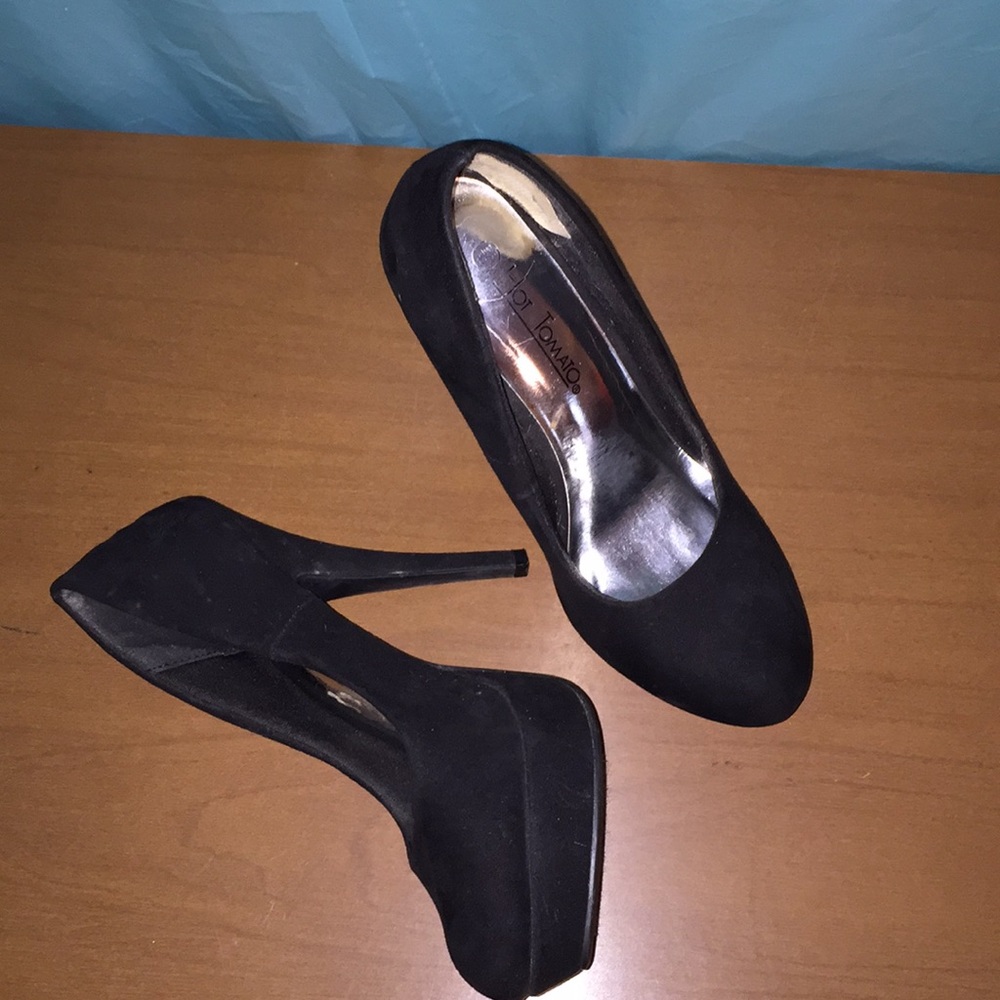 Black pumps!